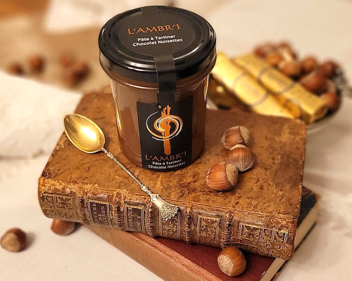 Krem z czekolady Valrhona i orzechów laskowych na francuskie, słodkie śniadanie