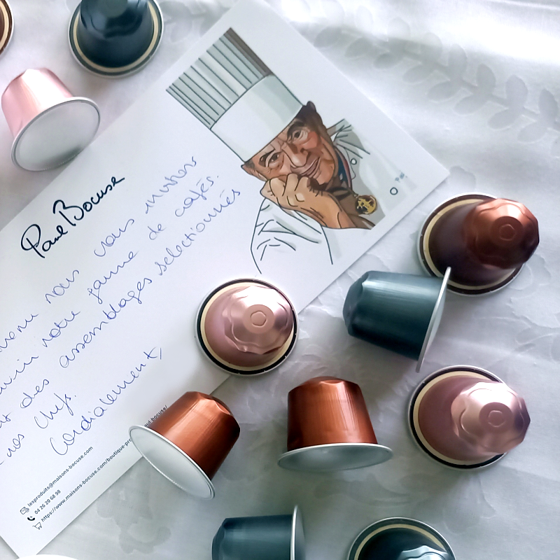 Francuskie kawy premium Paul Bocuse w kapsułkach do Nespresso - w ofercie bezkofeinowa, intensywna i o średniej intensywności. Dla amatorów i koneserów prawdziwej kawy zamkniętej w kapsułkach. Tylko w Smaki Wysokie !