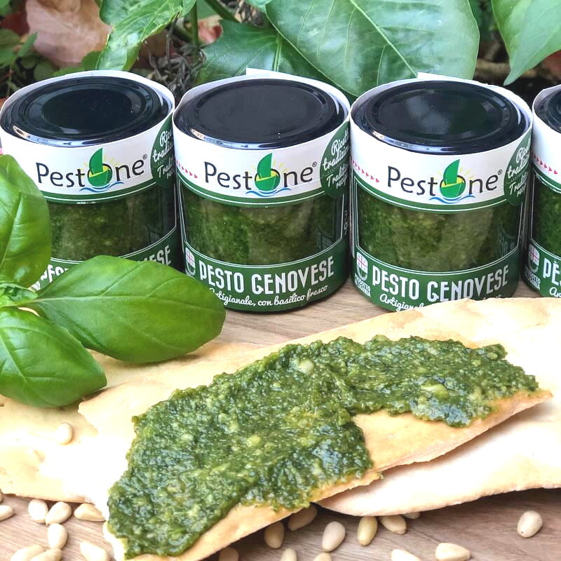 Autentyczne pesto genueńskie z włoskiej Ligurii przygotowane według tradycyjnej receptury zatwierdzonej przez Consorzio del Pesto Genovese. Prosto z Włoch, rzemieślnicze, ze składników w 100% włoskich.