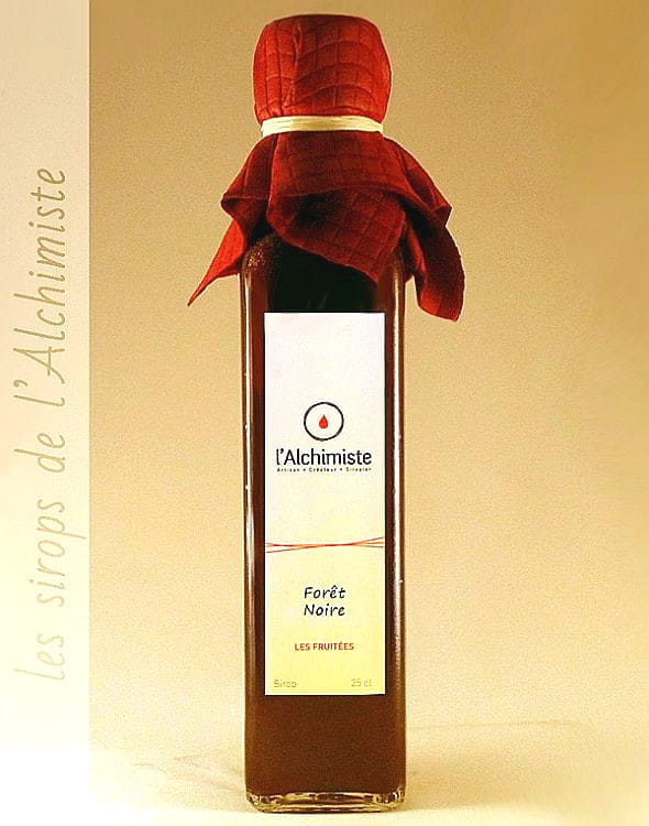 Rzemieślniczy, francuski syrop Forêt Noire inspirowany legendarnym deserem Czarny Las. Zdrowy syrop wiśniowy z nutą kakao, wyłącznie z naturalnych składników, zachwyci w deserach, napojach oraz drinkach.