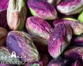 Włoska pistacja z Bronte DOP wyróżnia się  jasnozielonym wnętrzem z subtelną, kremowo-żółtą nutą i cienką skórką w odcieniach rubinowego fioletu.